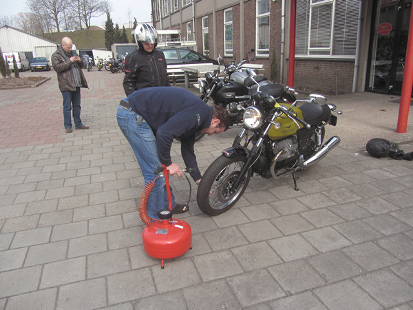 Checking the tire pressure