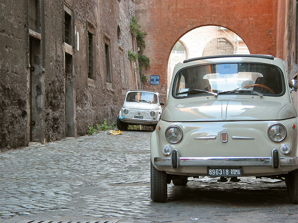 Two Fiat 500 cars, in an alley