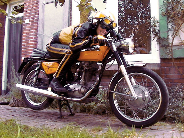 Yellow suit, yello Ducati single, no gloves