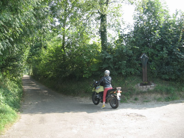 Sylvia on her R1100GS looking at Jezus on a cross